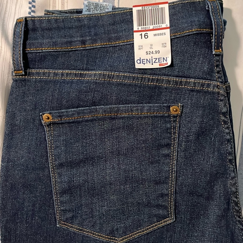 Denizen capri jeans